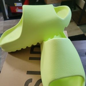 Yeezy slide Glow Green